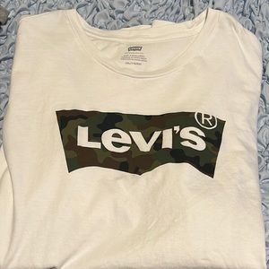 Levi’s T-shirt